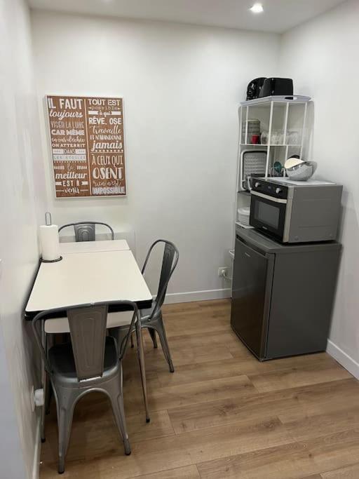 Paris : Charmant 2 Pieces Au Calme Apartment Екстериор снимка